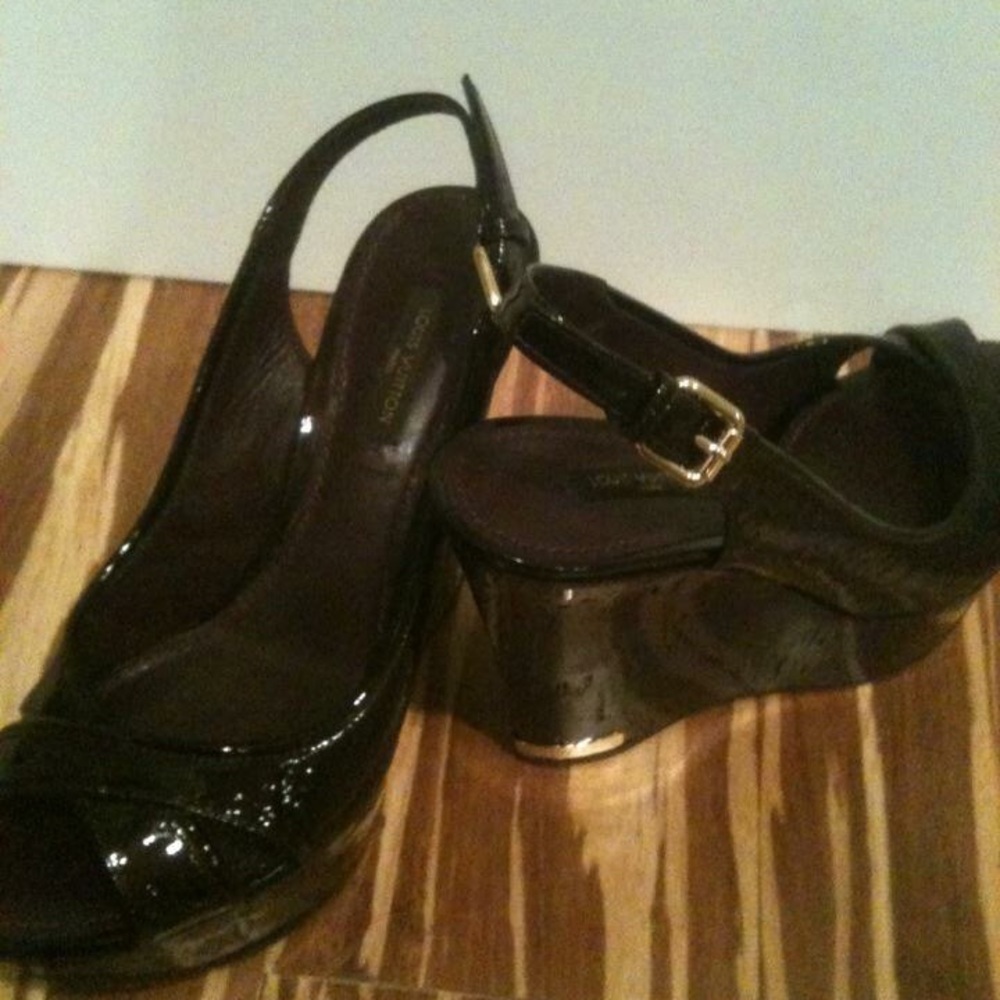 Purple Vernis Louis Vuitton wedge
